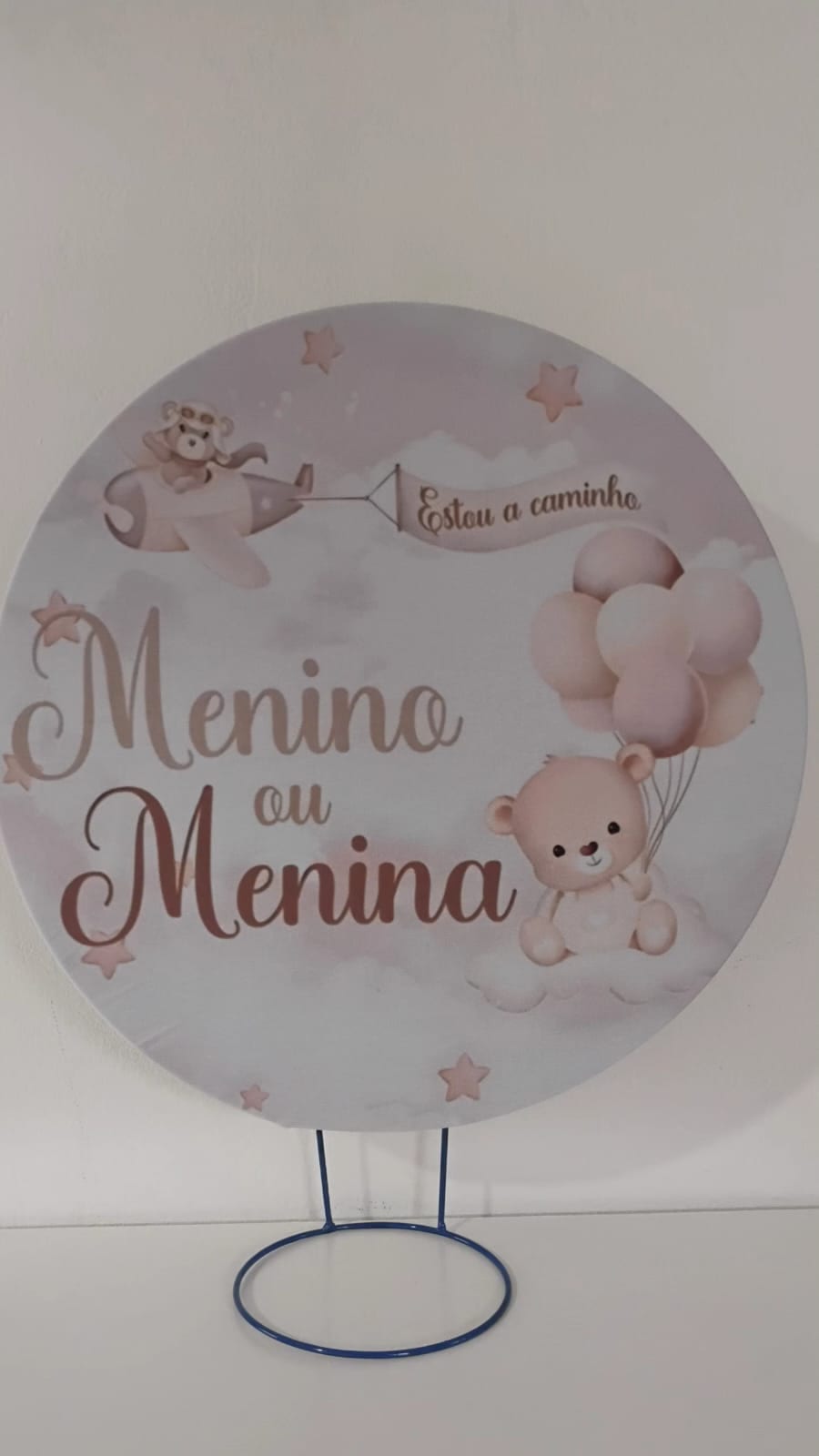 Painel de referência neutro com a frase Menino ou Menina para Chá Revelação.